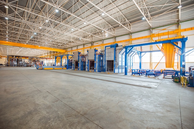 Care sunt cele mai eficiente soluții pentru finisajele interioare ale spațiilor industriale?