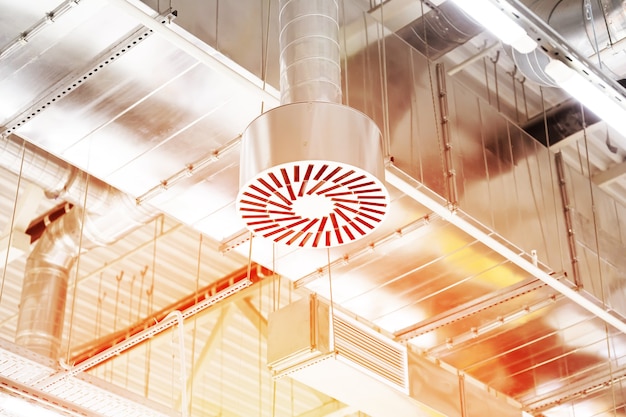 Cum influențează climatul interior productivitatea într-o hală industrială?
