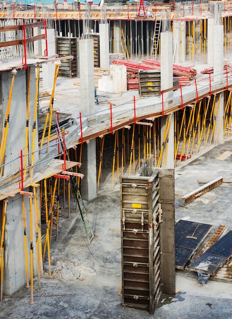 Cum se execută corect o fundație pentru o hală industrială?